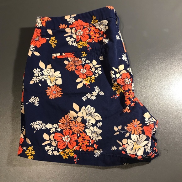 Multiple Old Navy shorts size 12, Anchors & floral - Picture 4 of 6